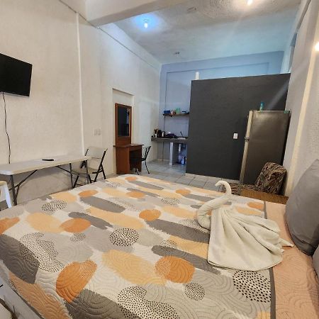 Small Studio Apt 5Min To Dt! 지와타네호 외부 사진