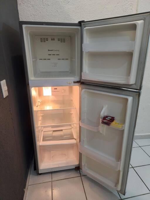 Small Studio Apt 5Min To Dt! 지와타네호 외부 사진